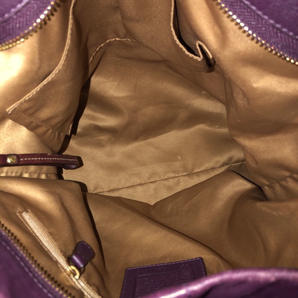 COACH HOBO BAG♥️❤️OFFERS LOVELY PLUM COLOR - Picture 3 of 4